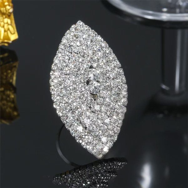 Luxury Sparkling Crystal Ring for Women – Elegant & Glamorous Cubic Zirconia Band with High-End Shine