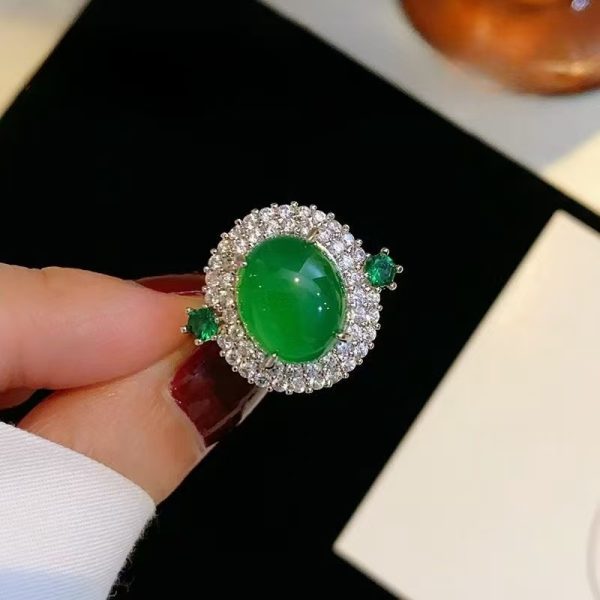 Pigeon Egg Green Cabochon Ring – Statement Cocktail Jewelry with Oversized Gemstone