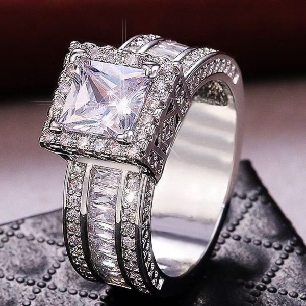 Square Cut Halo Ring – Dazzling Diamond Frame in Modern Euro-American Style