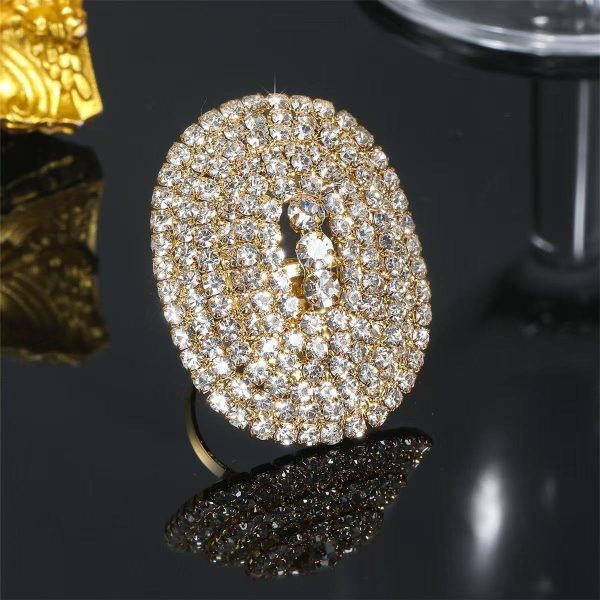 Luxury Sparkling Crystal Ring for Women – Elegant & Glamorous Cubic Zirconia Band with High-End Shine